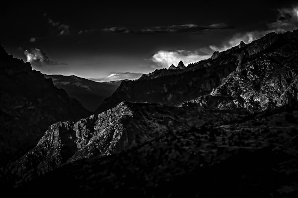 A view over the King's Canyon mountaintops revealed jagged peaks stretching into the distance.